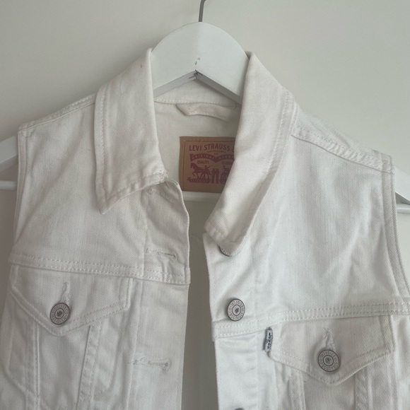White Levi’s Vest - Small - Picture 2 of 2